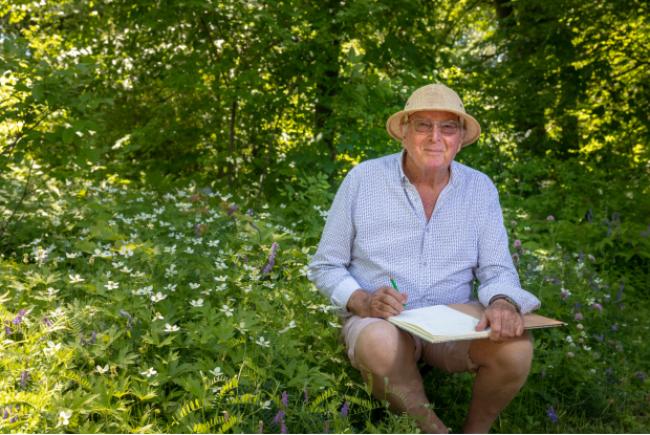 The botanist Francis Hall in a garden